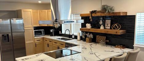 Micro-ondes, four, plaque de cuisson, lave-vaisselle