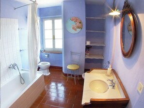 Doccia, asciugacapelli, bidet, asciugamani
