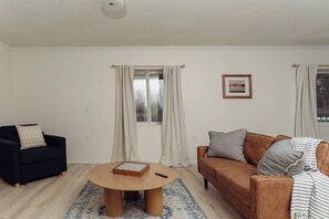 TV - Huge, One Bedroom Apartment w/Balcony (Conneaut Lake)