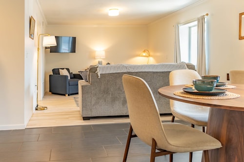 Huge, One Bedroom Apartment w/Balcony