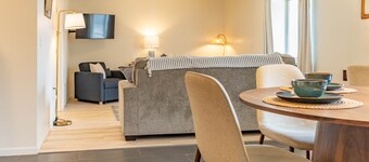 Huge, One Bedroom Apartment w/Balcony