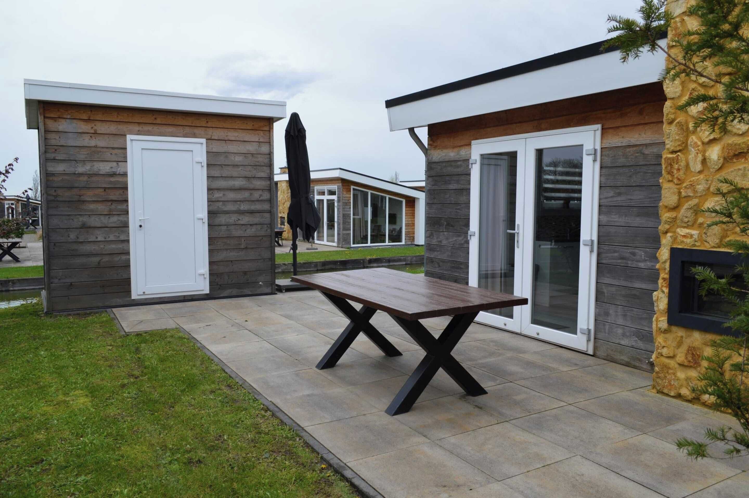 House | Tempat makan luar