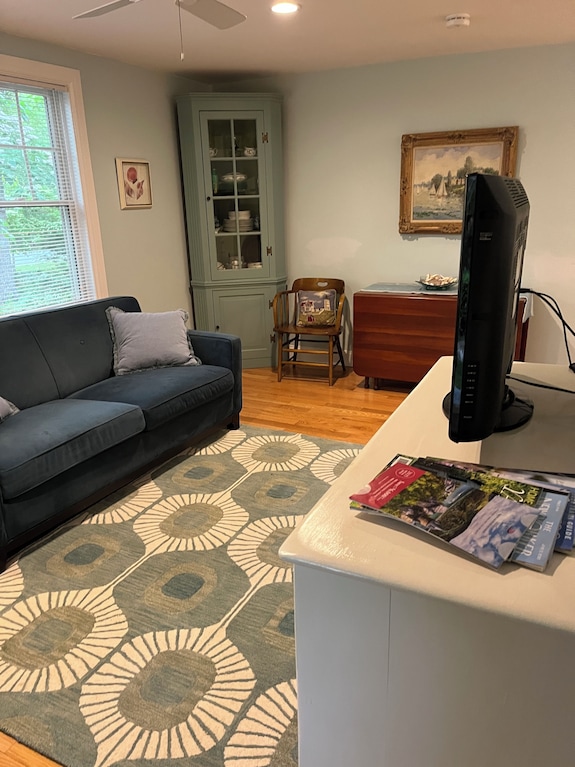 Cozy 1 Bedroom With Fenced In Yard, Porch, Close To The Bay Beach & Bike Trail. - Brewster, MA