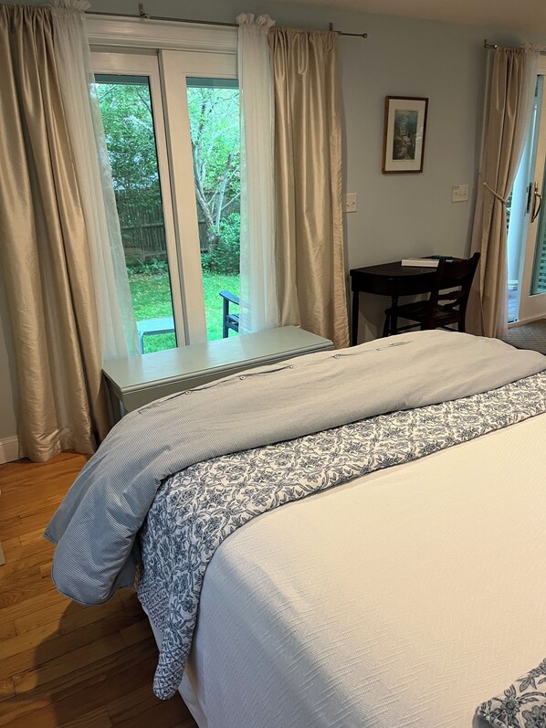 1 bedroom, desk, iron/ironing board, WiFi