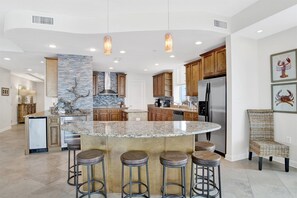 Microwave, oven, stovetop, dishwasher - Luxury Gulf Shores Penthouse - Breathtaking Views & Beachfront Bliss! (Gulf Shores)