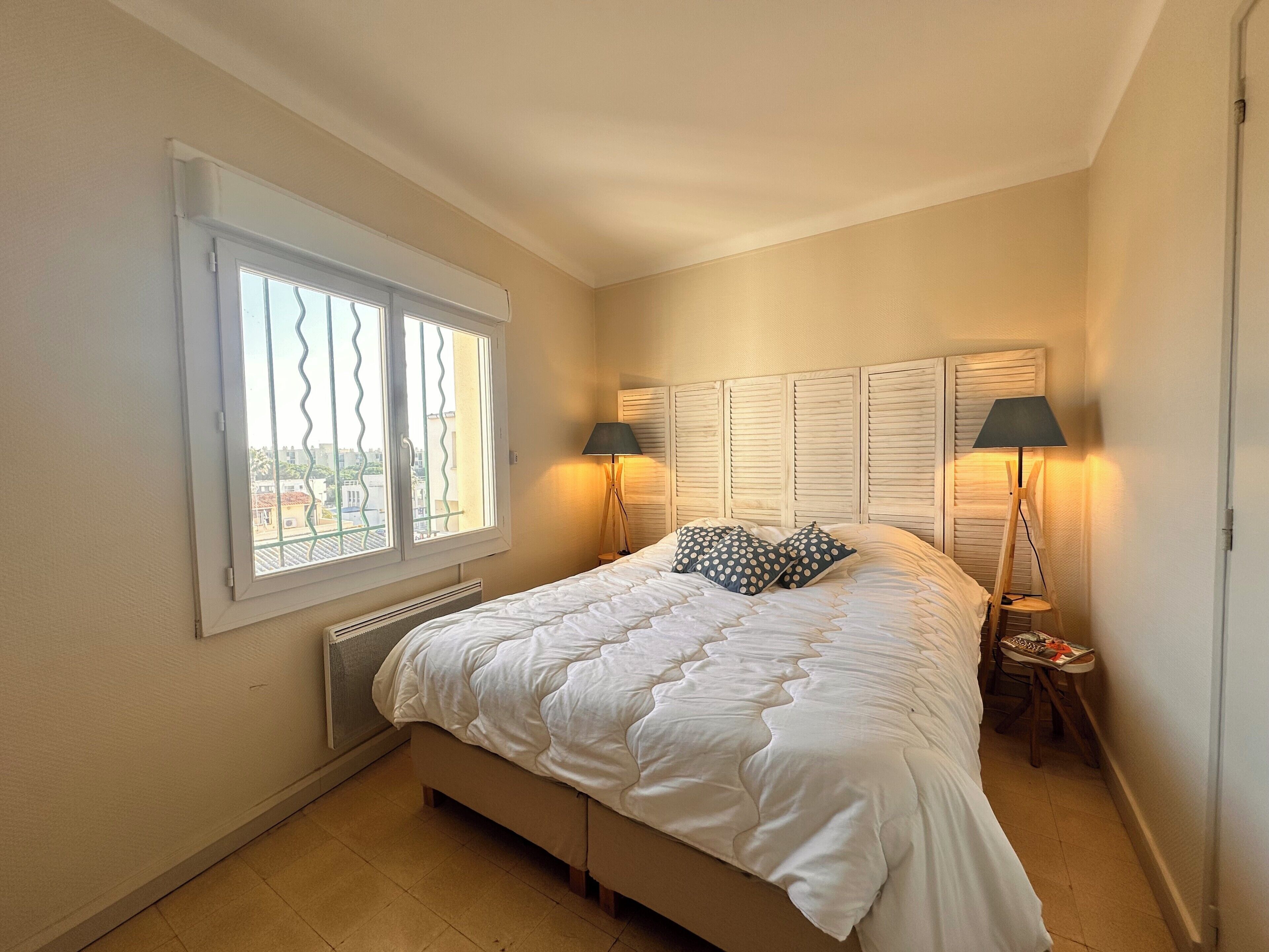 2 quartos, ferros/tábuas de passar roupa, Wi-Fi, roupa de cama