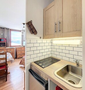 Micro-ondes, cafetière/bouilloire