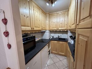 Fridge, oven, dishwasher, toaster