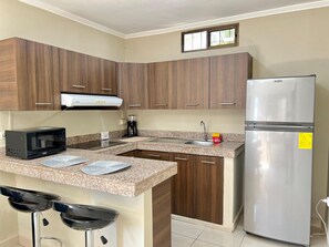 Private kitchen - Spectacular Suite in Ciudadela Las Garzas, centrally located and secure, Guayaquil (Guayaquil)
