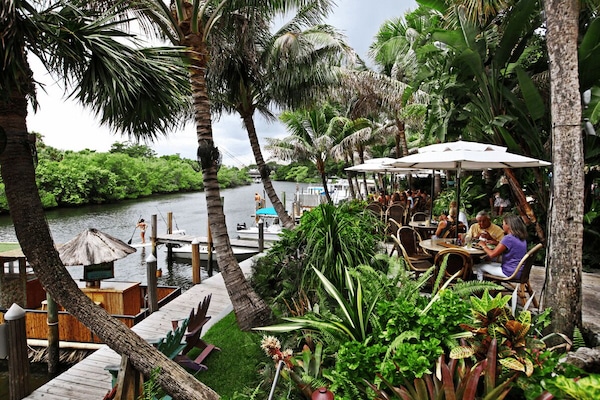Guanabana Restaurant with its tropical feel by the river