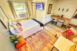 1 bedroom, desk, iron/ironing board, WiFi