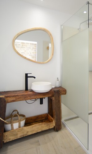 Comfort Double Room, Garden View | Bathroom | Hair dryer, towels, soap