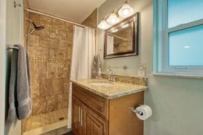 Shower, towels - VRCC Villa Coral Oasis (Cape Coral)
