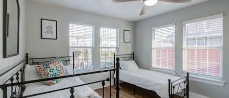 3 bedrooms, desk, iron/ironing board, free WiFi