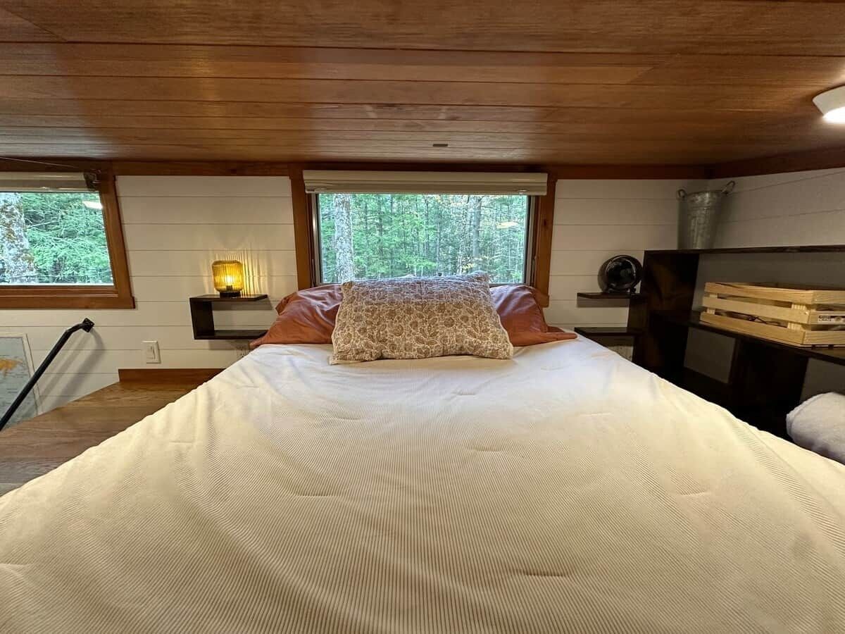 2 habitaciones, escritorio y ropa de cama 