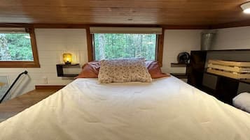 2 habitaciones, escritorio y ropa de cama
