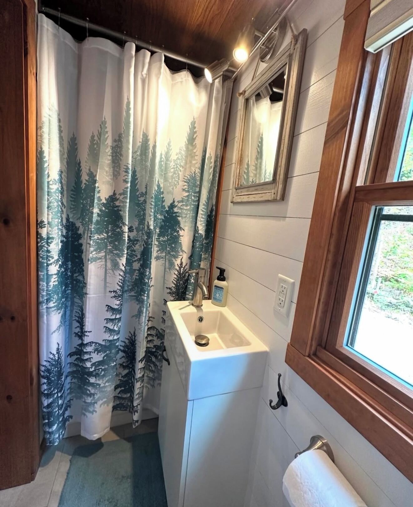 風筒、提供毛巾、番梘、洗頭水