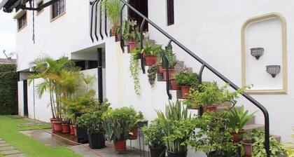 Nice Private Room in Ciudadela Las Garzas, central and secure, Guayaquil