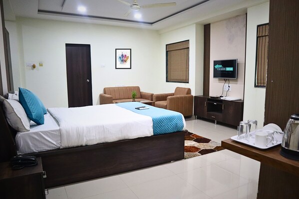 Escritorio, espacio para trabajar con laptop y wifi gratis