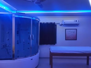 Bañera de hidromasaje interior