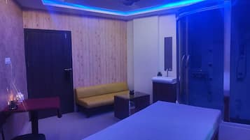 Indoor spa tub
