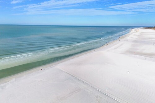 Beach Front.. Siesta Key... Beautifully  Updated Ground Floor Unit On The Beach.