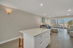 Interior - Beach Front.. Siesta Key... Beautifully Updated Ground Floor Unit On The Beach. (Sarasota)