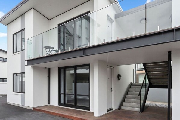 Exterior detail - Luxury Sunny Warm CBD At Doorstep. (Christchurch)