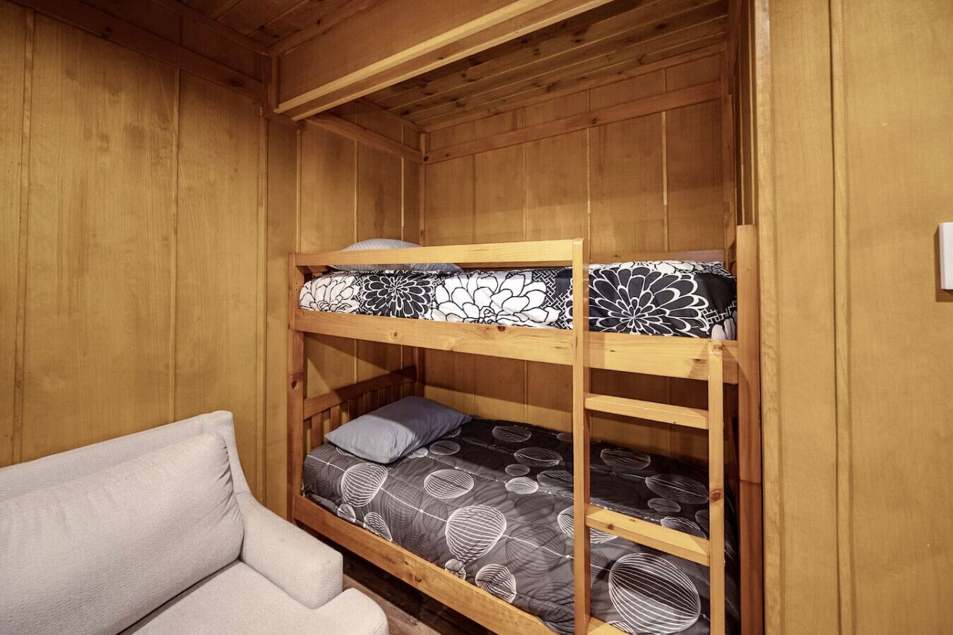 10 bedrooms, desk, travel cot, free WiFi