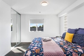 2 bedrooms, desk, iron/ironing board, WiFi