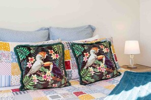 2 bedrooms, desk, iron/ironing board, WiFi - Walking Distance CBD 2 Bdrms Secure Park (Christchurch)