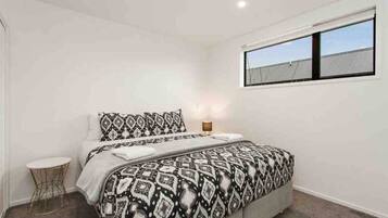 2 bedrooms, desk, iron/ironing board, WiFi