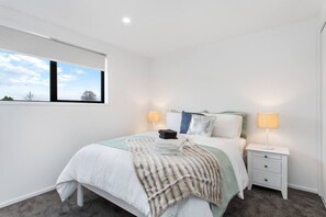 2 bedrooms, desk, iron/ironing board, WiFi