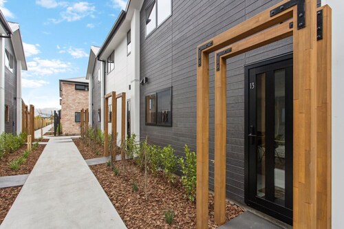 Prime Location Cosy Warm Free Off Street Park