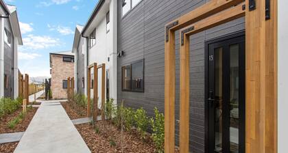 Prime Location Cosy Warm Free Off Street Park