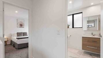 1 bedroom, desk, iron/ironing board, WiFi