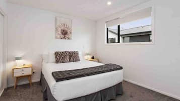 1 bedroom, desk, iron/ironing board, WiFi