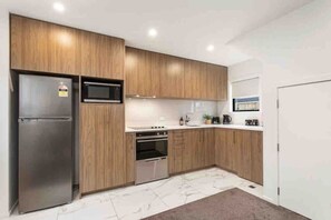 Fridge, microwave, oven, stovetop - Pet Friendly Close CBD & Te Pae Conference Centre (Christchurch)
