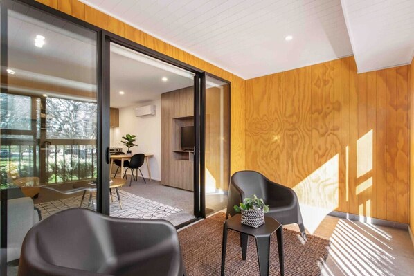 Dining - Parkside Retreat Near Hospital Inside 4 Avenues . (Christchurch)