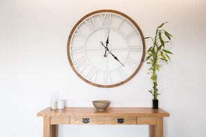 Interior - Modern Stylish New 3 Mins CBD (Christchurch)