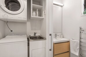 Interior - Modern Stylish New 3 Mins CBD (Christchurch)