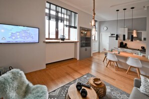 Fernseher, Stereoanlage