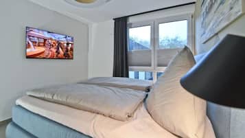 2 bedrooms, travel cot, free WiFi, bed sheets