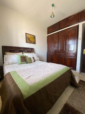 2 sovrum, strykjärn/strykbräda, wi-fi och sängkläder