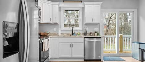 Refrigerador, microondas, horno, placa de cocina