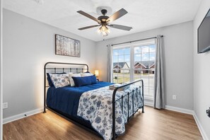 3 bedrooms, travel cot, free WiFi, bed sheets - Grand Slam Getaway on Sandy Circle (Elizabethtown)