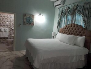 1 bedroom, iron/ironing board, WiFi, bed sheets - Delade-Rose Guest House, 120.00 pre/night/room (Negril)