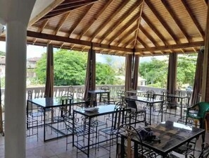 屋外ダイニングエリア