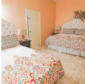 1 habitación, tabla de planchar con plancha, wifi y ropa de cama 
