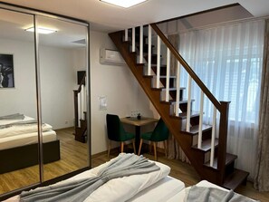 Business-Doppelzimmer, 1 Schlafzimmer, Nichtraucher, Klimaanlage | Zimmersafe, Schreibtisch, Verdunkelungsvorhänge, kostenloses WLAN